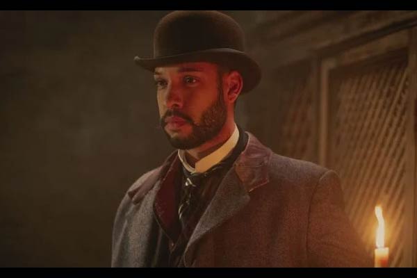 Dr. John Watson en The Irregulars