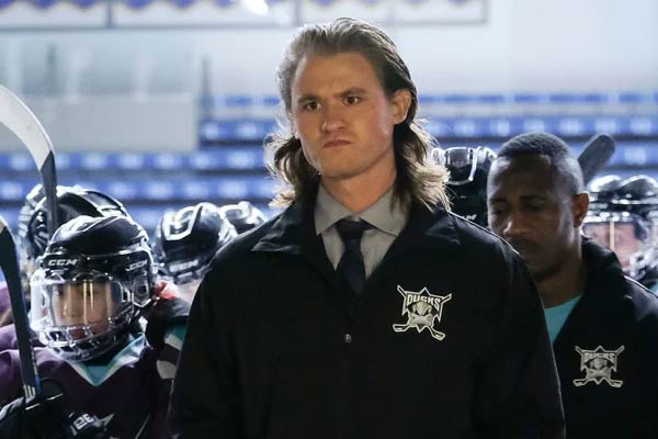 Coach T aus Mighty Ducks: Game Changers
