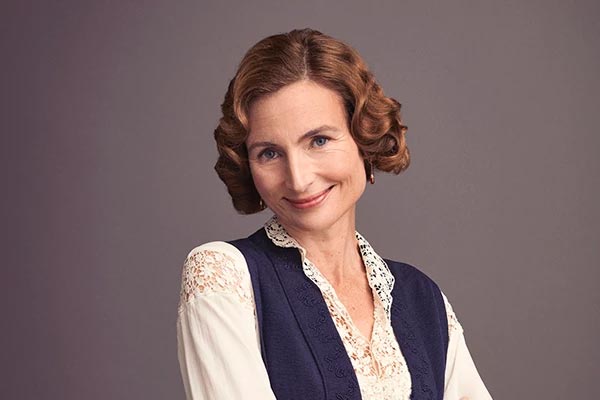 Aunt Emily en The Pursuit of Love