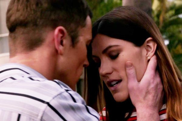 Debra and Joey aus Dexter