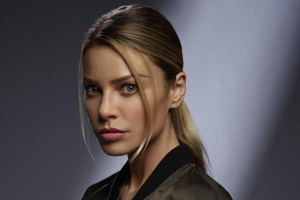 Chloe Decker em Lucifer