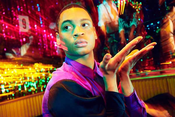 Damon Richards en Pose