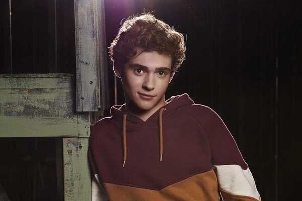 Ricky dans High School Musical: The Musical - The Series