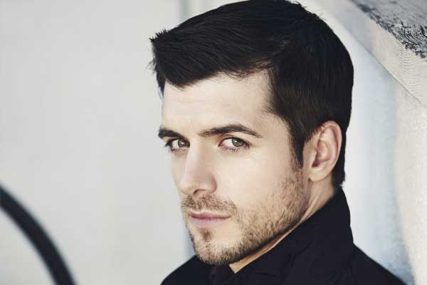 Ryan Decker em The Bold Type