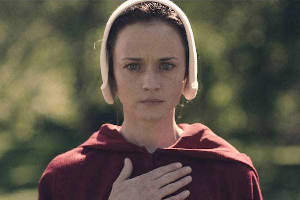 Emily Malek em The Handmaid's Tale