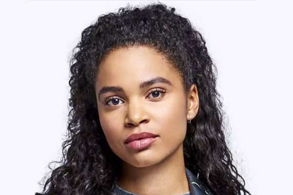 Carly Shannon em Travelers