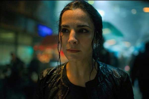 Kristin Ortega dans Altered Carbon
