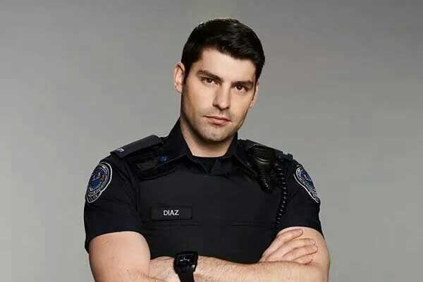 Chris Diaz aus Rookie Blue