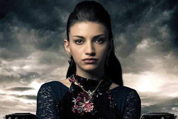 Angelica Sale em Suburra
