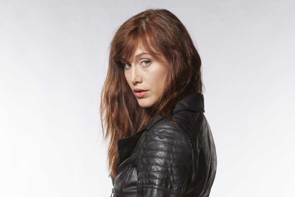 Eva Vittoria in Crossing Lines