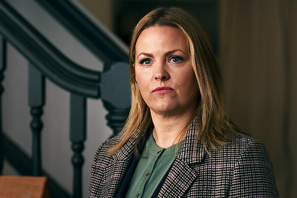 Erin Cartwright in Stay Close
