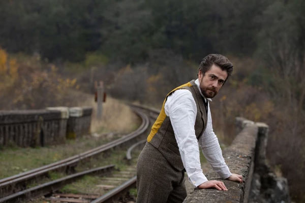 Niccolò Moretti aus Around the World in 80 Days