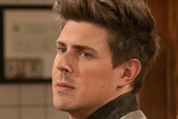 Jesse aus How I Met Your Father