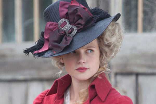 Caroline Penvenen dans Poldark