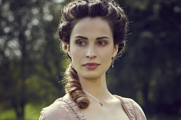 Elizabeth Chynoweth dans Poldark