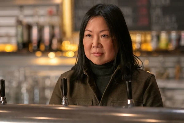 Charlie Utada dans The Flight Attendant
