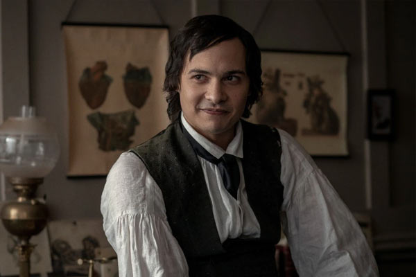 Dr. Luke Garrett em The Essex Serpent