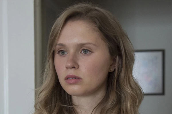 Amma Crellin dans Sharp Objects