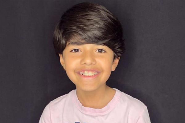 Adrian Salazar em Love, Victor