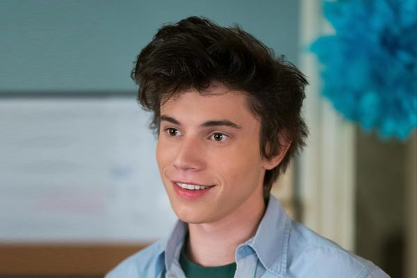Felix Weston em Love, Victor