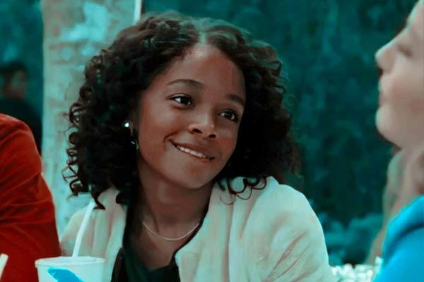 Mia Brooks em Love, Victor