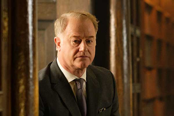 Peter Knox dans A Discovery of Witches