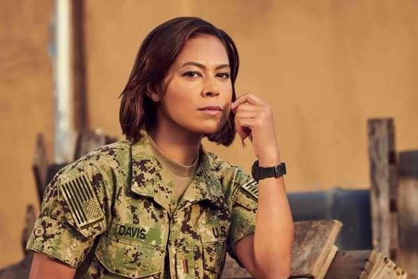Lisa Davis en SEAL Team