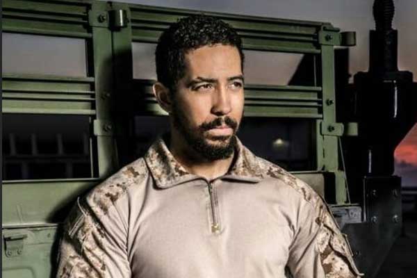 Ray Perry en SEAL Team