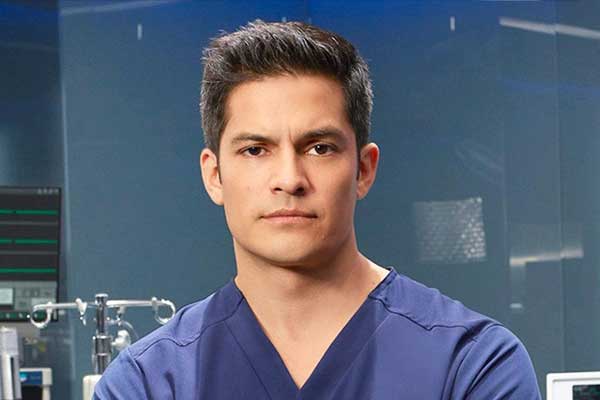 Dr. Neil Melendez aus The Good Doctor