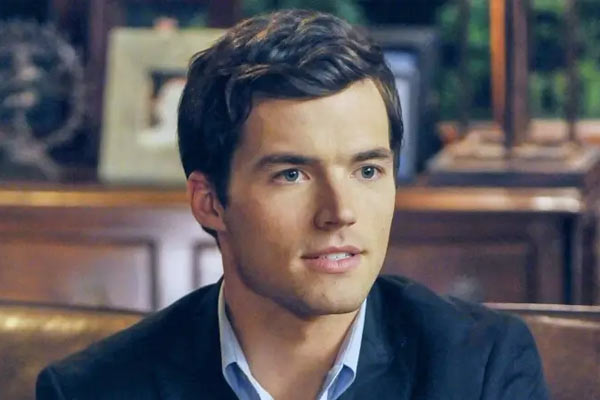 Ezra Fitz en Pretty Little Liars