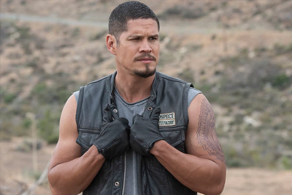 Ezekiel ‘EZ’ Reyes dans Mayans M.C.