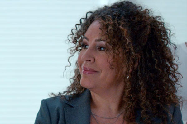 Julie Mejia dans Glamorous