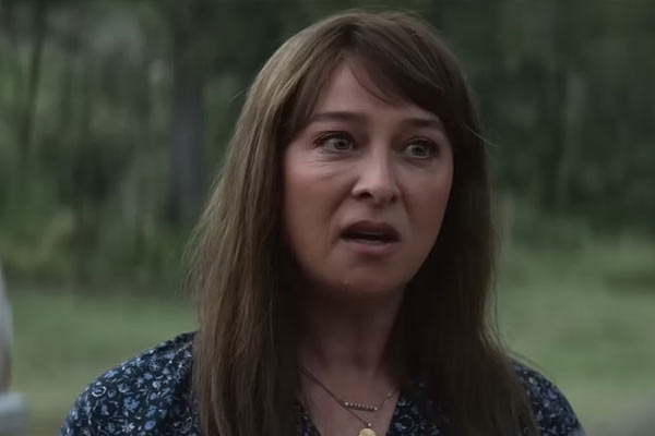 Sally dans The Lost Flowers of Alice Hart