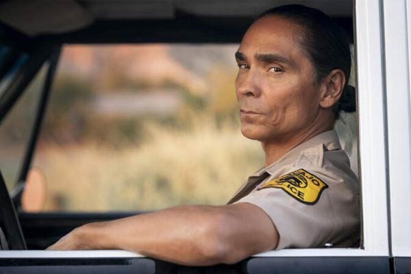 Lieutenant Joe Leaphorn em Dark Winds