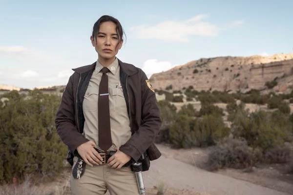Sergeant Bernadette Manuelito em Dark Winds