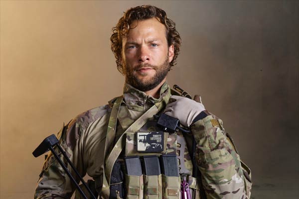 Alex Caulder em Six