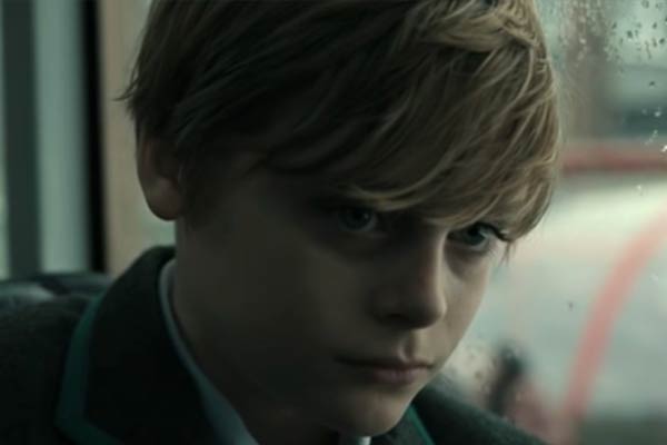 Caspar Morrow dans Invasion
