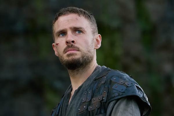 Arthur Pendragon em The Winter King