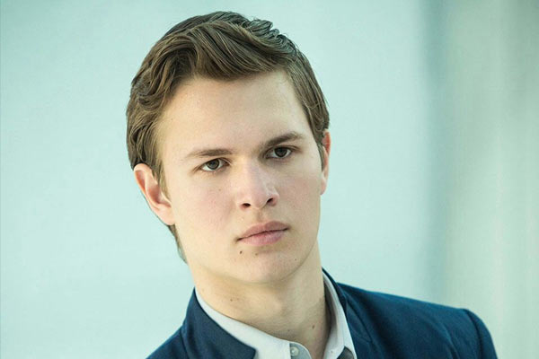 Caleb Prior dans Divergent