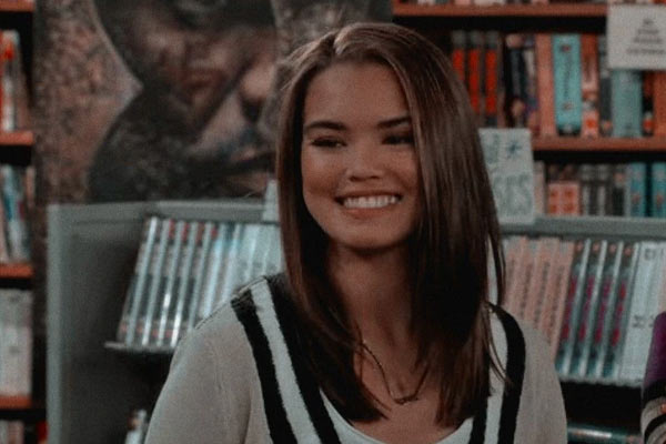 Alexa aus Alexa & Katie