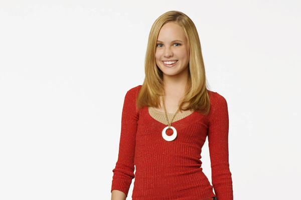 Tess Tyler dans Camp Rock