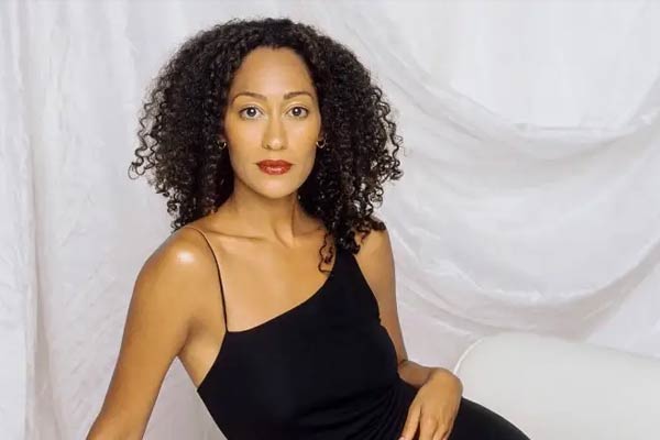 Joan Clayton en Girlfriends