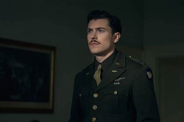 Major Robert Rosenthal in Masters of the Air