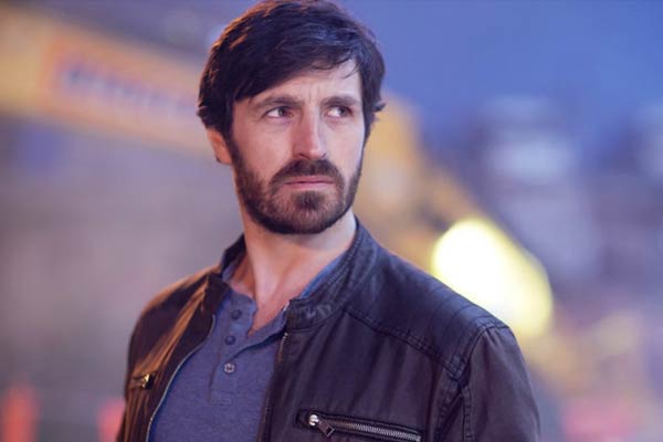 Gavin Harris en La Brea