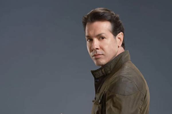 Sam Velez en La Brea