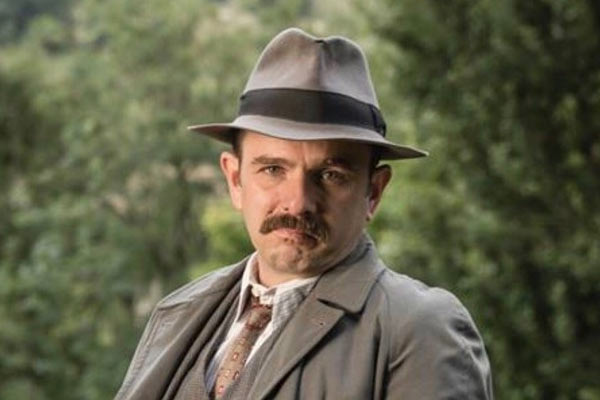 Inspector Mallory em Father Brown
