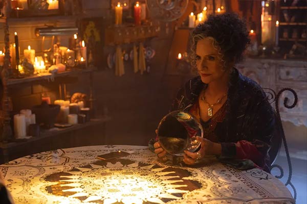 Lilia Calderu em Agatha All Along