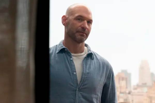 Adam Macintosh dans The Better Sister