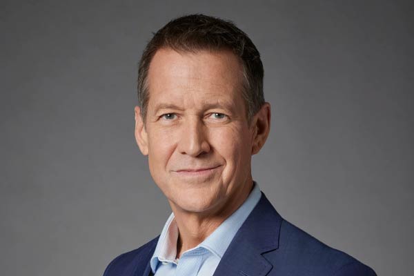 Dr. Sam Radford dans Good Witch