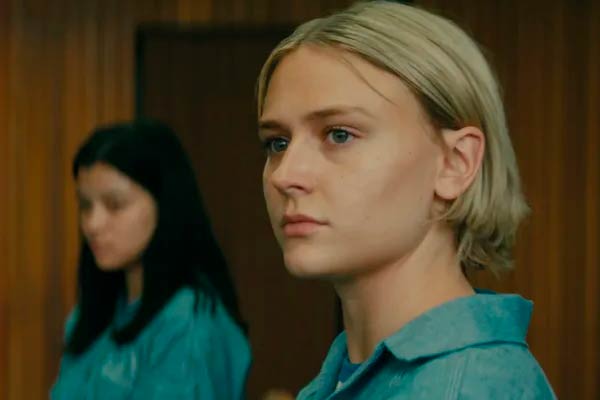 Leila em Wayward